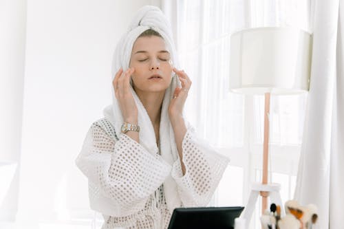 Calm in the Chaos: 10-Minute Skincare Rituals to De-Stress This December